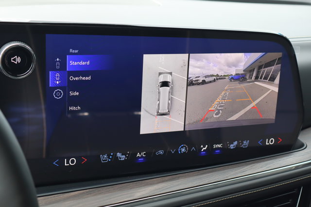 2025 Chevrolet Suburban Premier Image 18 of 29