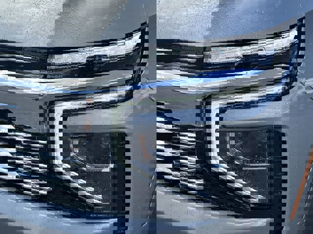 2025 Chevrolet Suburban Premier Image 14 of 25