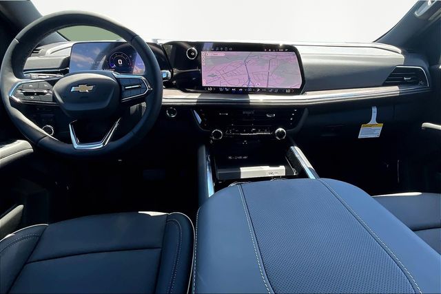 2025 Chevrolet Suburban Premier Image 9 of 15