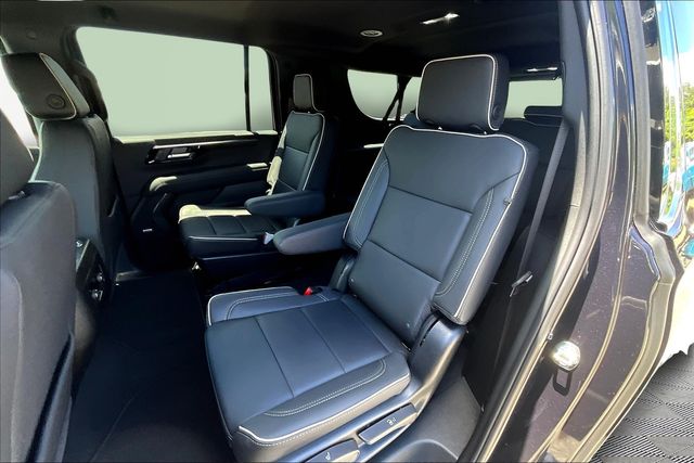 2025 Chevrolet Suburban Premier Image 7 of 15