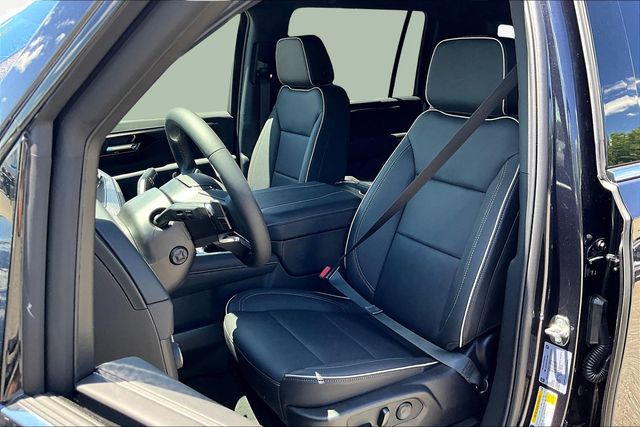 2025 Chevrolet Suburban Premier Image 6 of 15