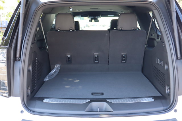 2025 Chevrolet Suburban Premier Image 7 of 29