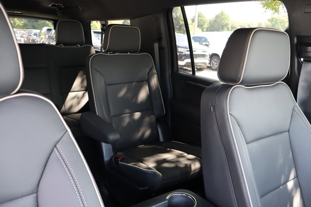 2025 Chevrolet Suburban Premier Image 14 of 29