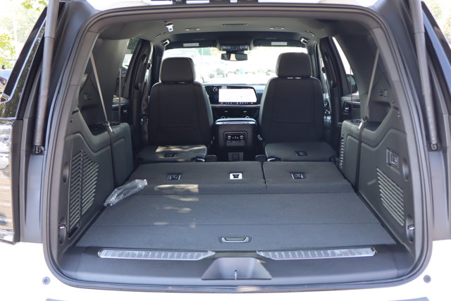 2025 Chevrolet Suburban Premier Image 8 of 29