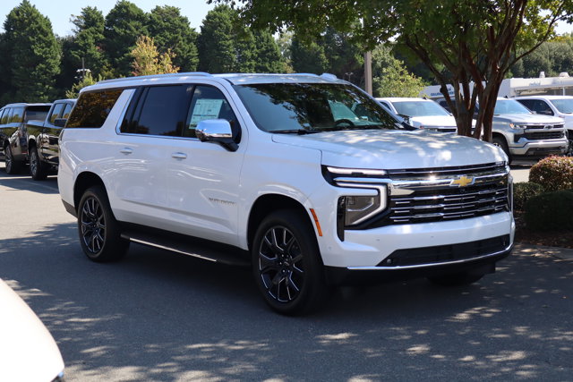 2025 Chevrolet Suburban Premier Image 2 of 29