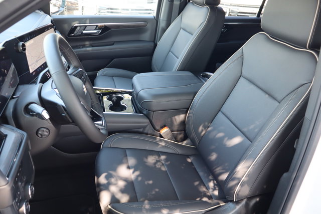2025 Chevrolet Suburban Premier Image 11 of 29