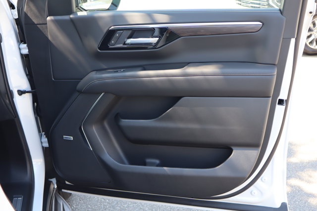 2025 Chevrolet Suburban Premier Image 27 of 29