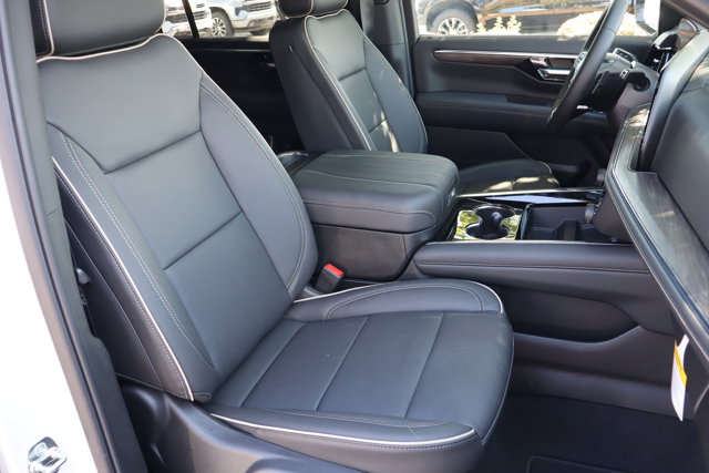 2025 Chevrolet Suburban Premier Image 10 of 29