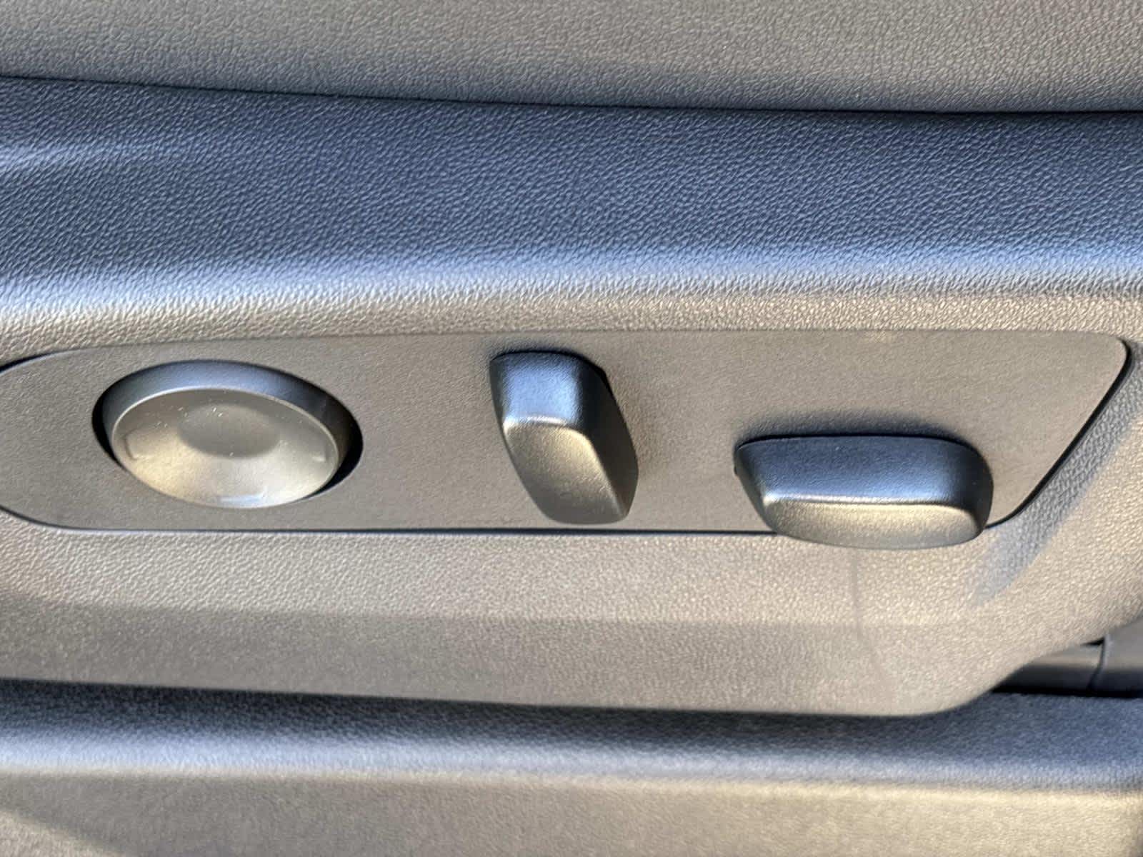 2025 Chevrolet Suburban Premier Image 26 of 52