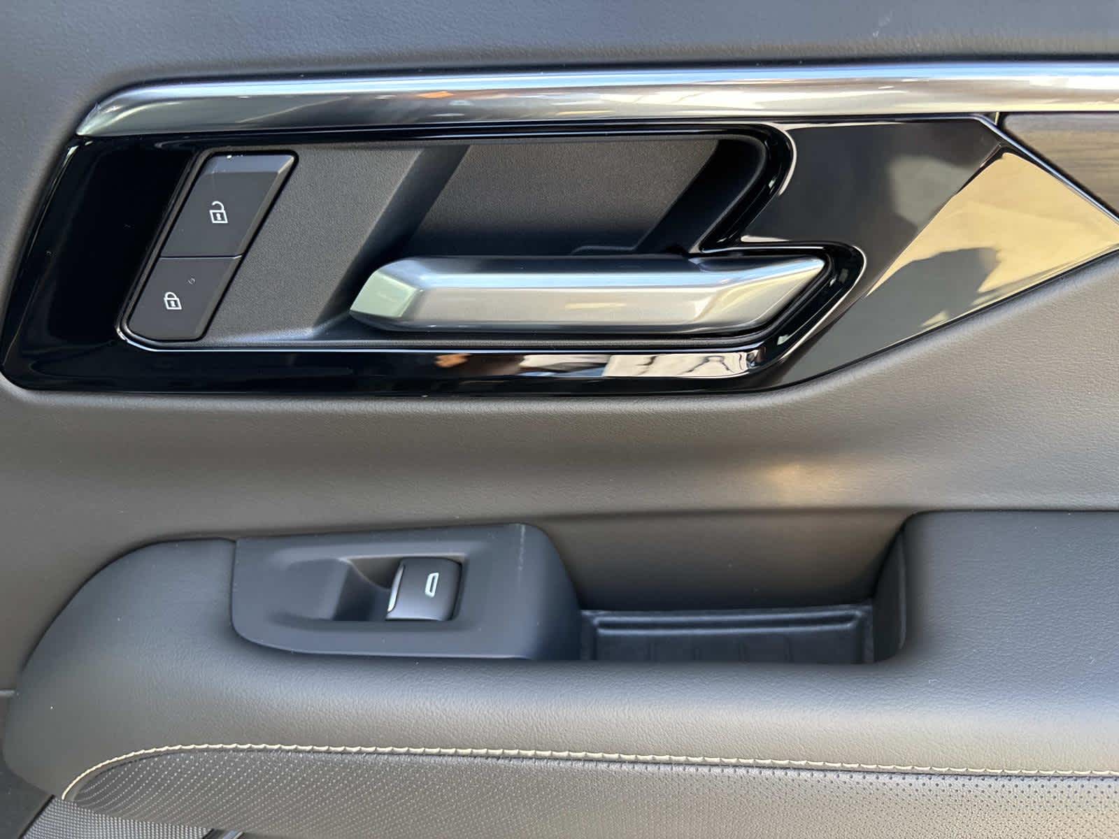 2025 Chevrolet Suburban Premier Image 47 of 52