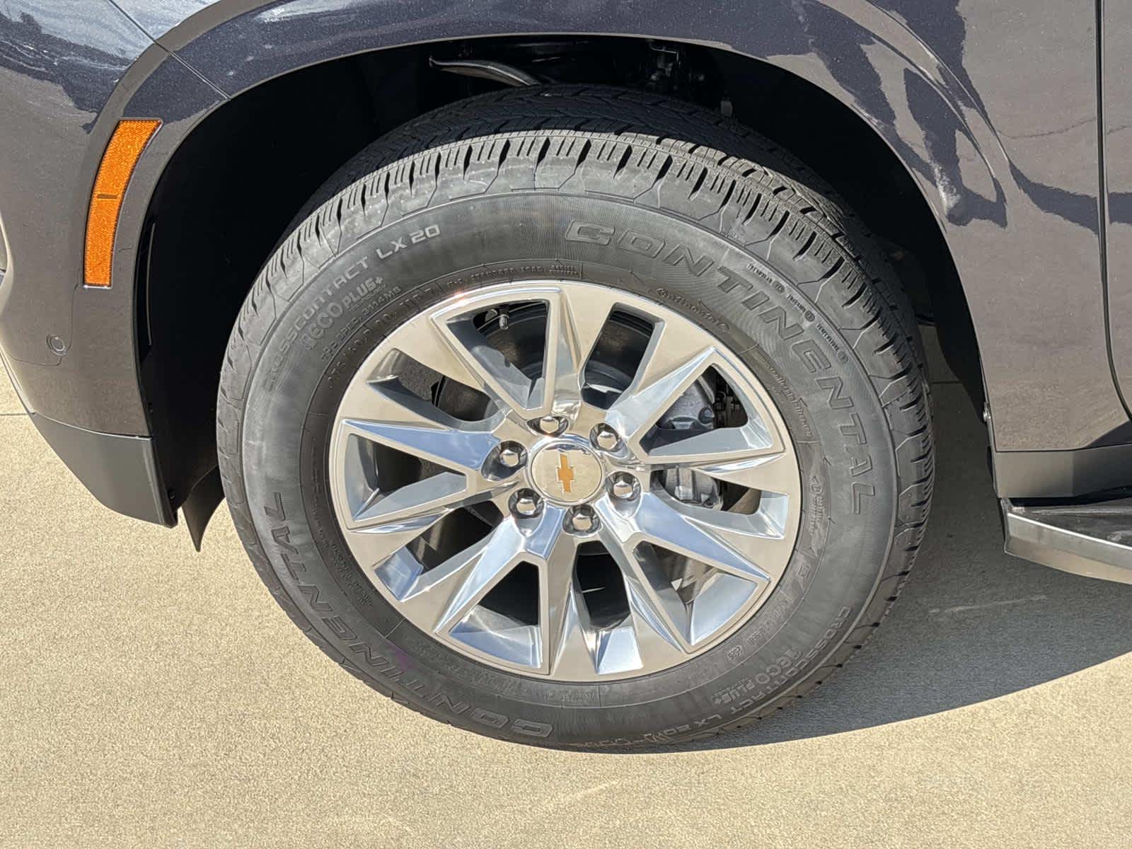 2025 Chevrolet Suburban Premier Image 8 of 52