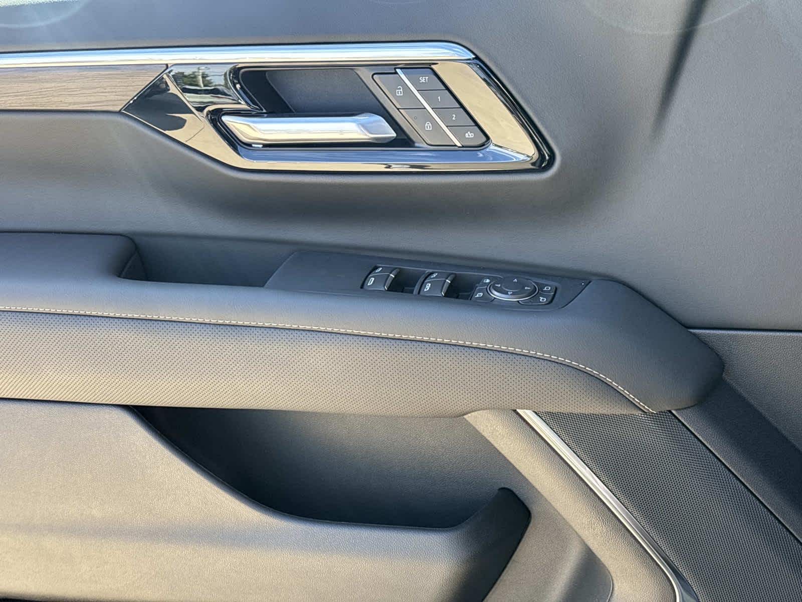 2025 Chevrolet Suburban Premier Image 24 of 52