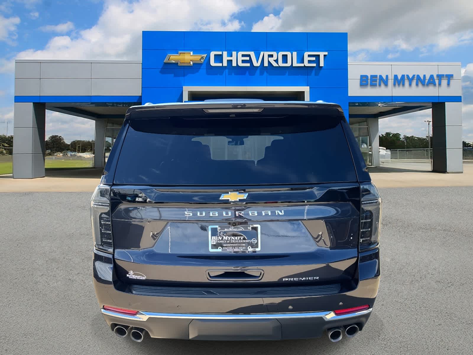 2025 Chevrolet Suburban Premier Image 5 of 52