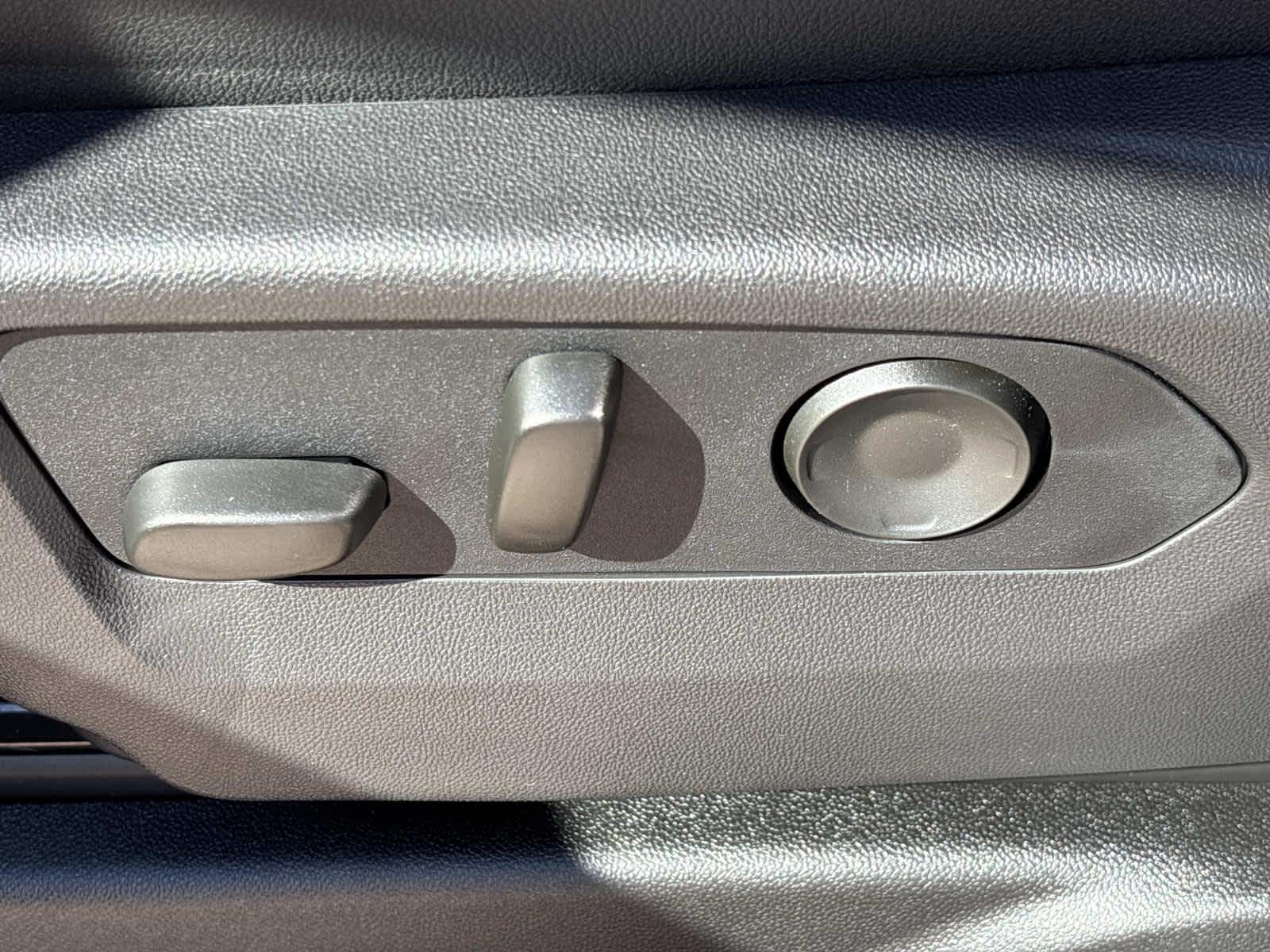 2025 Chevrolet Suburban Premier Image 28 of 52