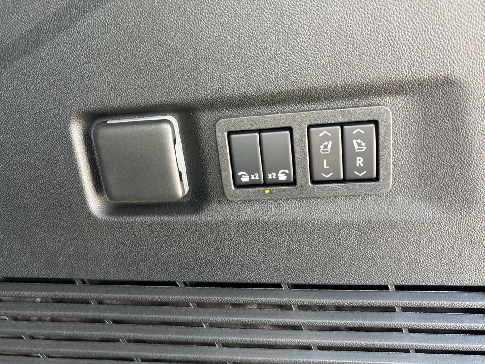 2025 Chevrolet Suburban Premier Image 50 of 52