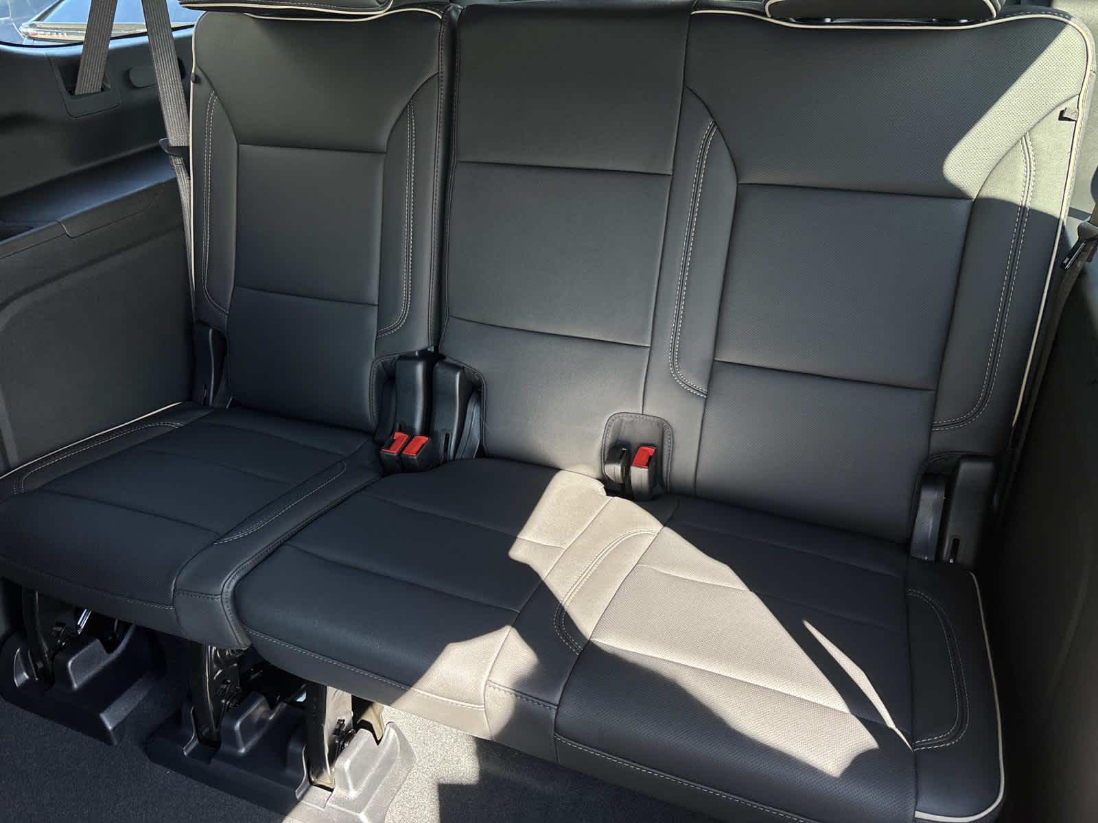 2025 Chevrolet Suburban Premier Image 13 of 52