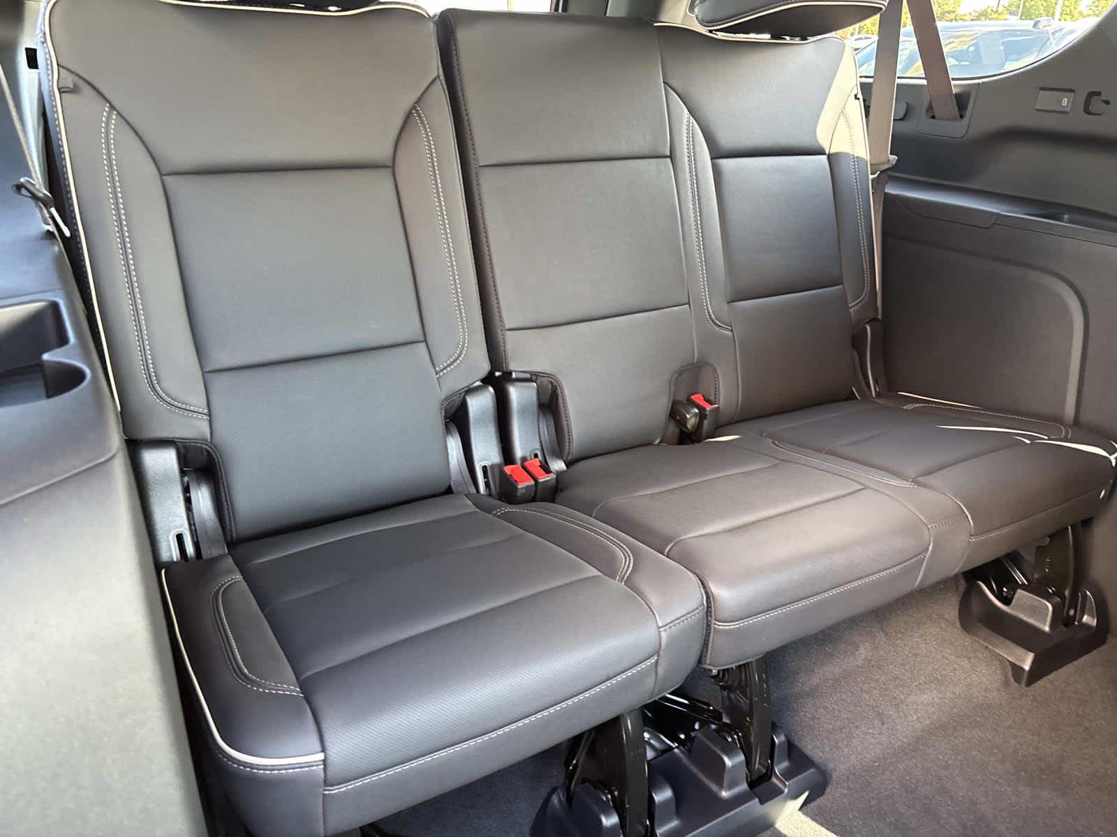 2025 Chevrolet Suburban Premier Image 14 of 52