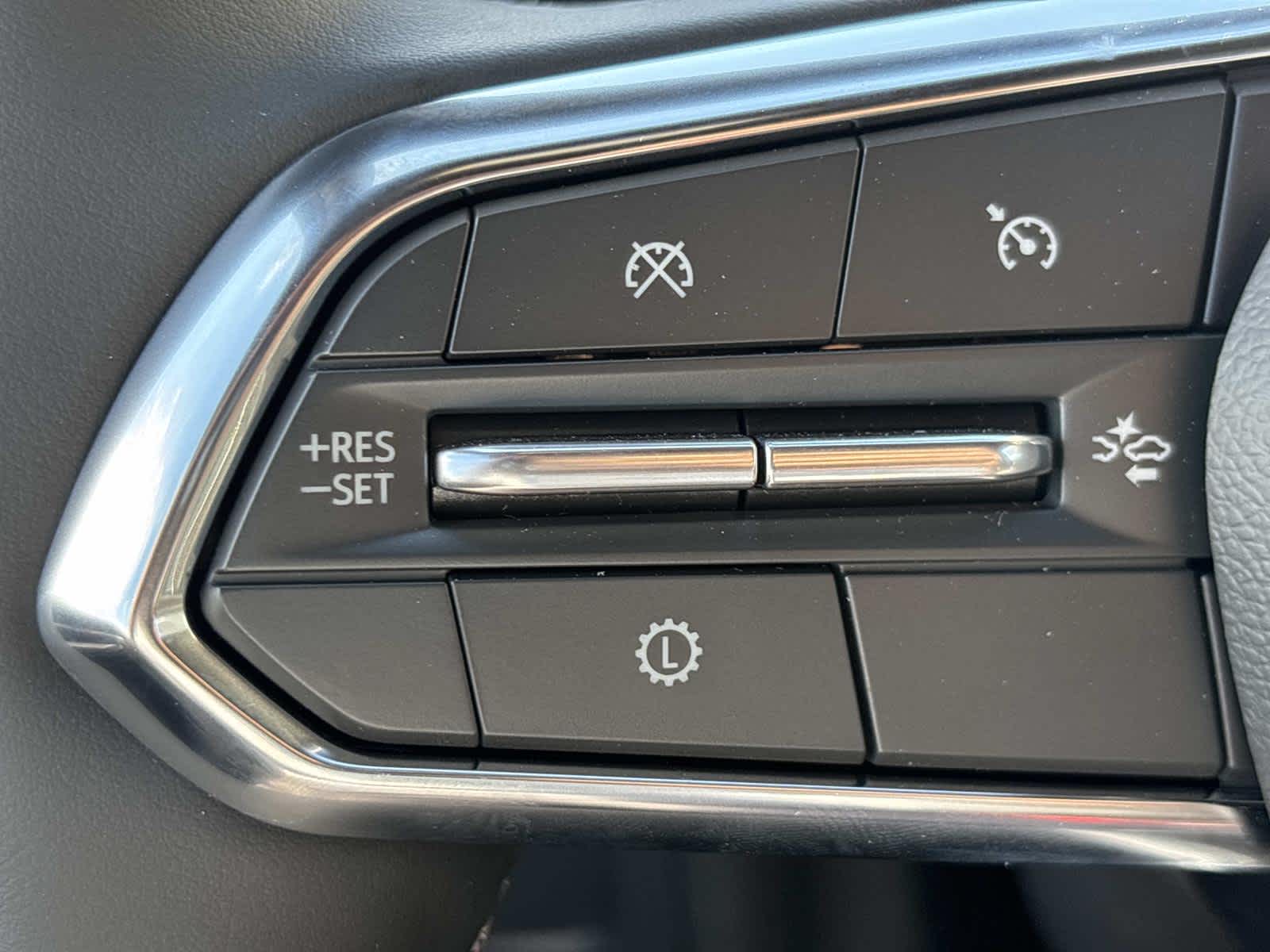 2025 Chevrolet Suburban Premier Image 27 of 52