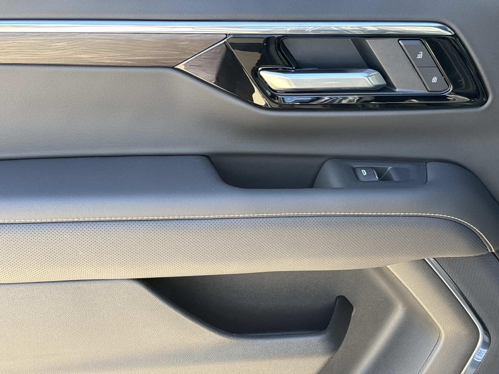 2025 Chevrolet Suburban Premier Image 22 of 52