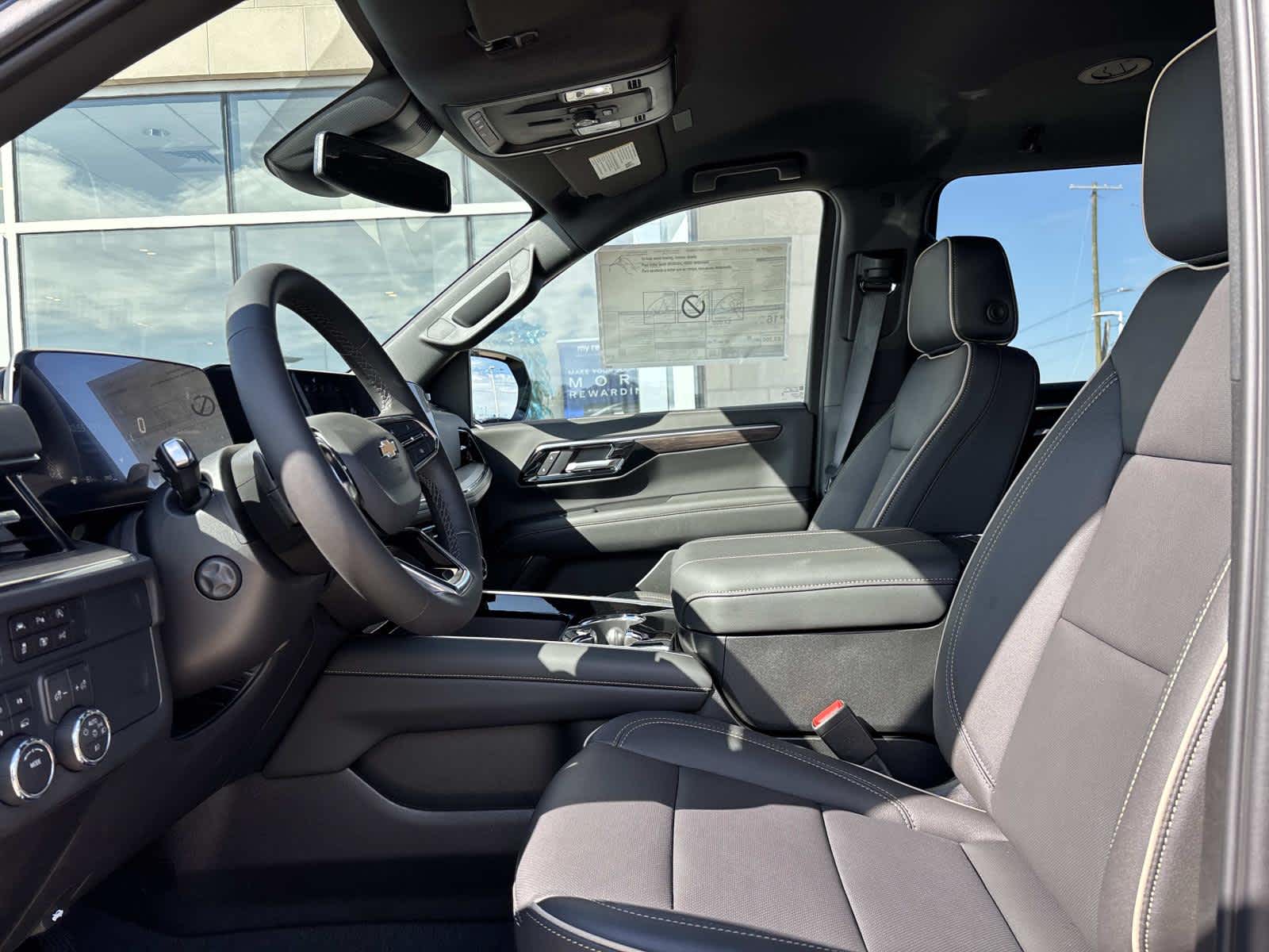 2025 Chevrolet Suburban Premier Image 15 of 52
