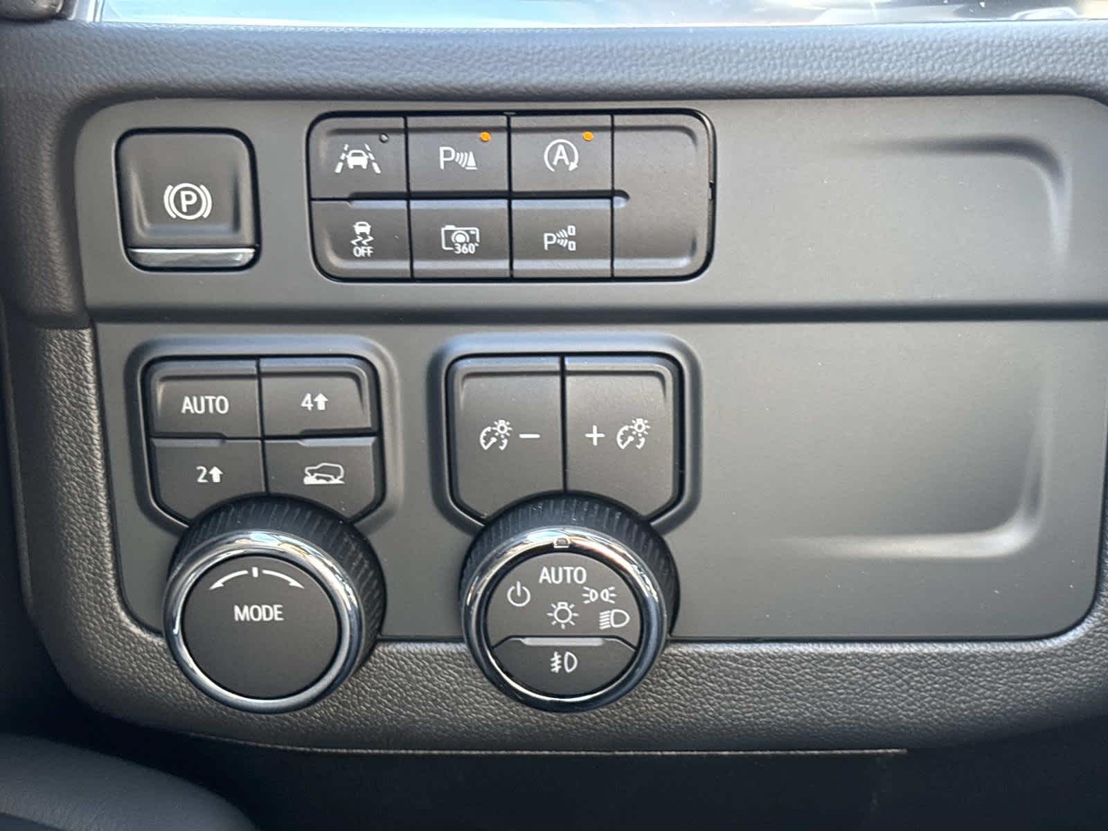 2025 Chevrolet Suburban Premier Image 25 of 52