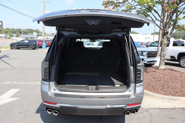 2025 Chevrolet Suburban Premier Image 7 of 18