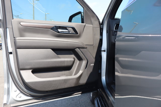 2025 Chevrolet Suburban Premier Image 17 of 18