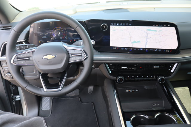 2025 Chevrolet Suburban Premier Image 11 of 18