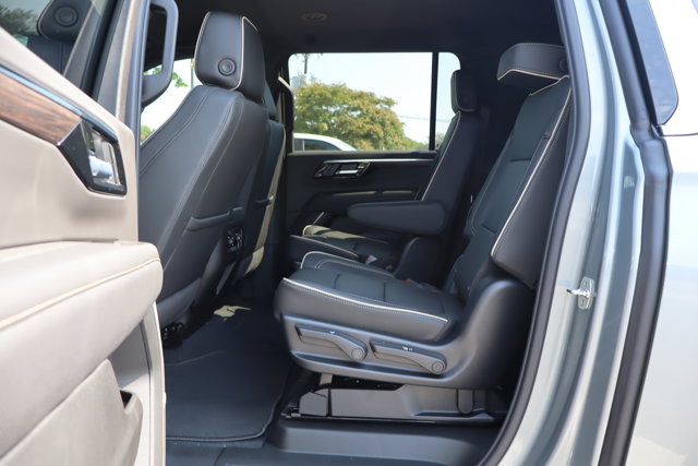 2025 Chevrolet Suburban Premier Image 8 of 18