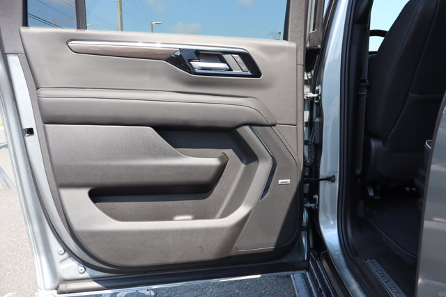 2025 Chevrolet Suburban Premier Image 18 of 18