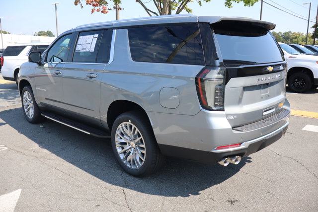 2025 Chevrolet Suburban Premier Image 5 of 18