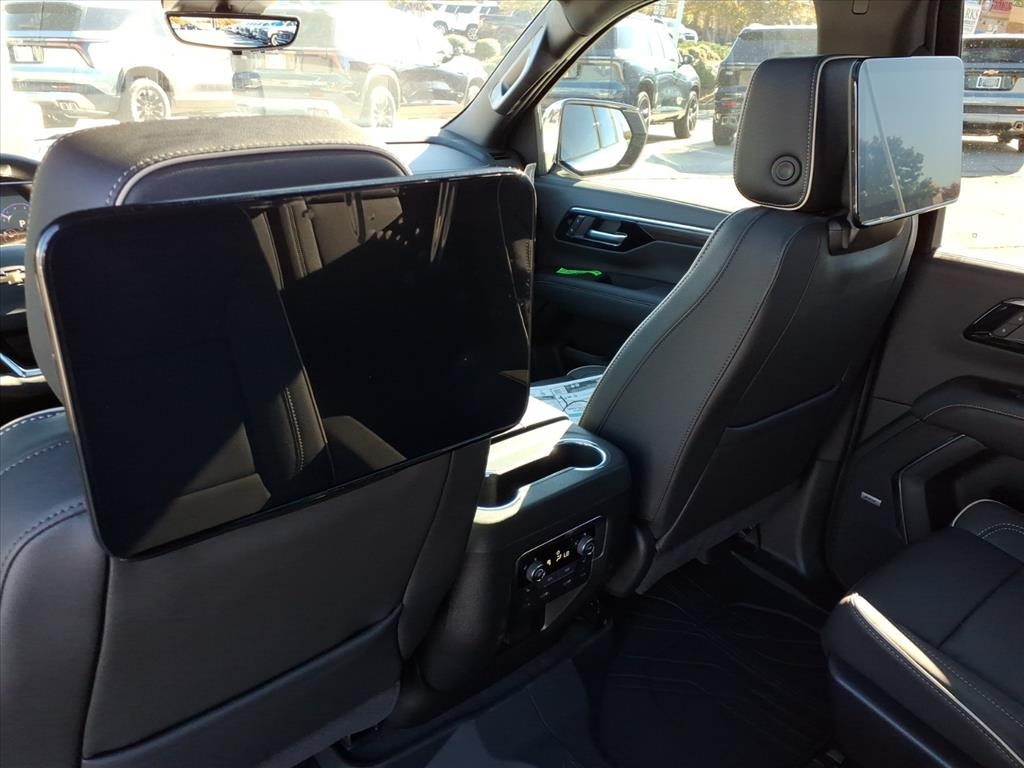 2025 Chevrolet Suburban Premier Image 12 of 30