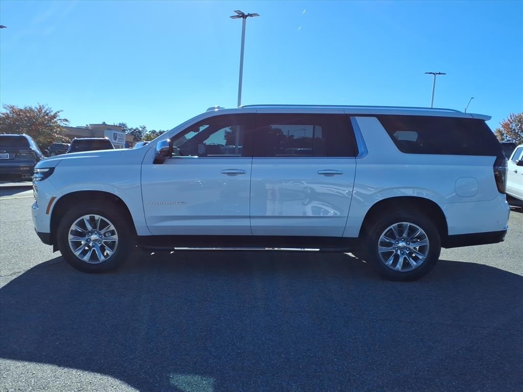 2025 Chevrolet Suburban Premier Image 7 of 30