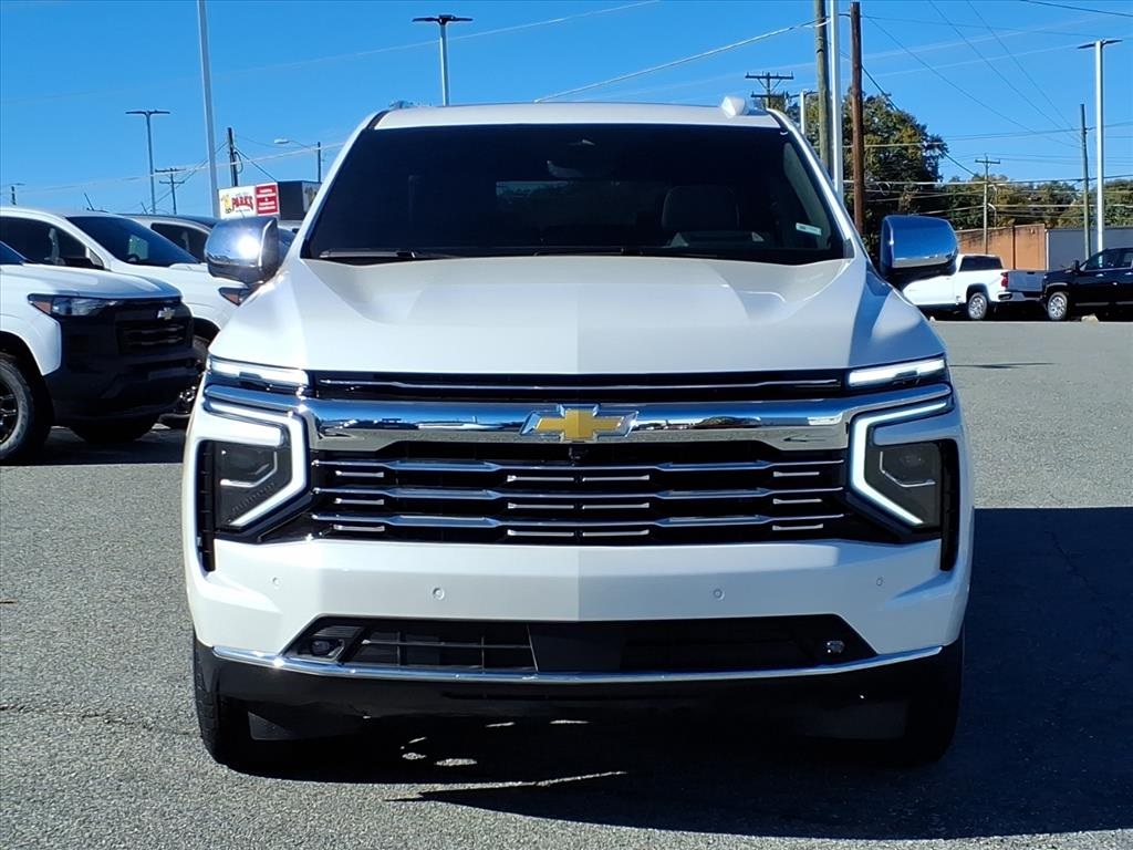 2025 Chevrolet Suburban Premier Image 2 of 30