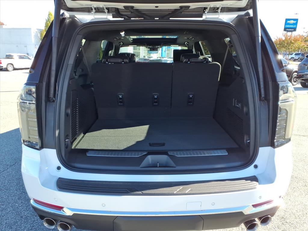 2025 Chevrolet Suburban Premier Image 8 of 30