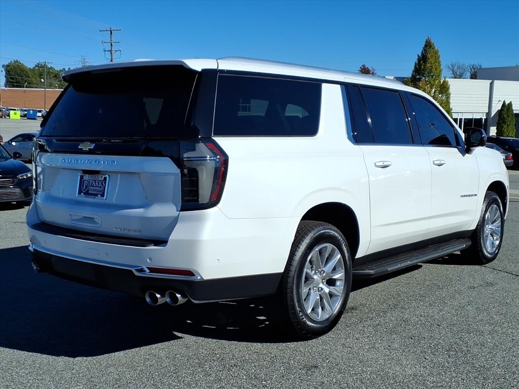2025 Chevrolet Suburban Premier Image 5 of 30
