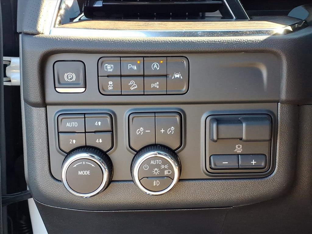 2025 Chevrolet Suburban Premier Image 22 of 30