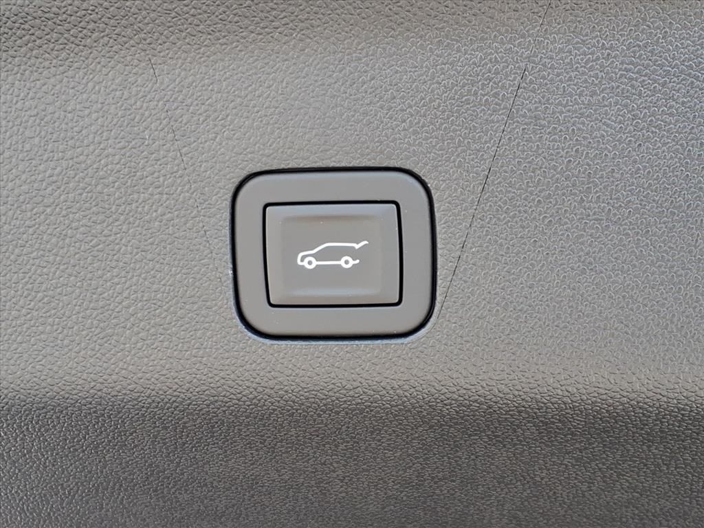 2025 Chevrolet Suburban Premier Image 26 of 30