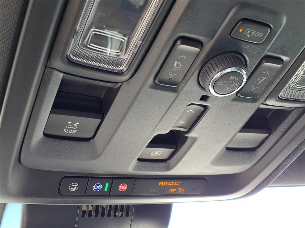 2025 Chevrolet Suburban Premier Image 21 of 30