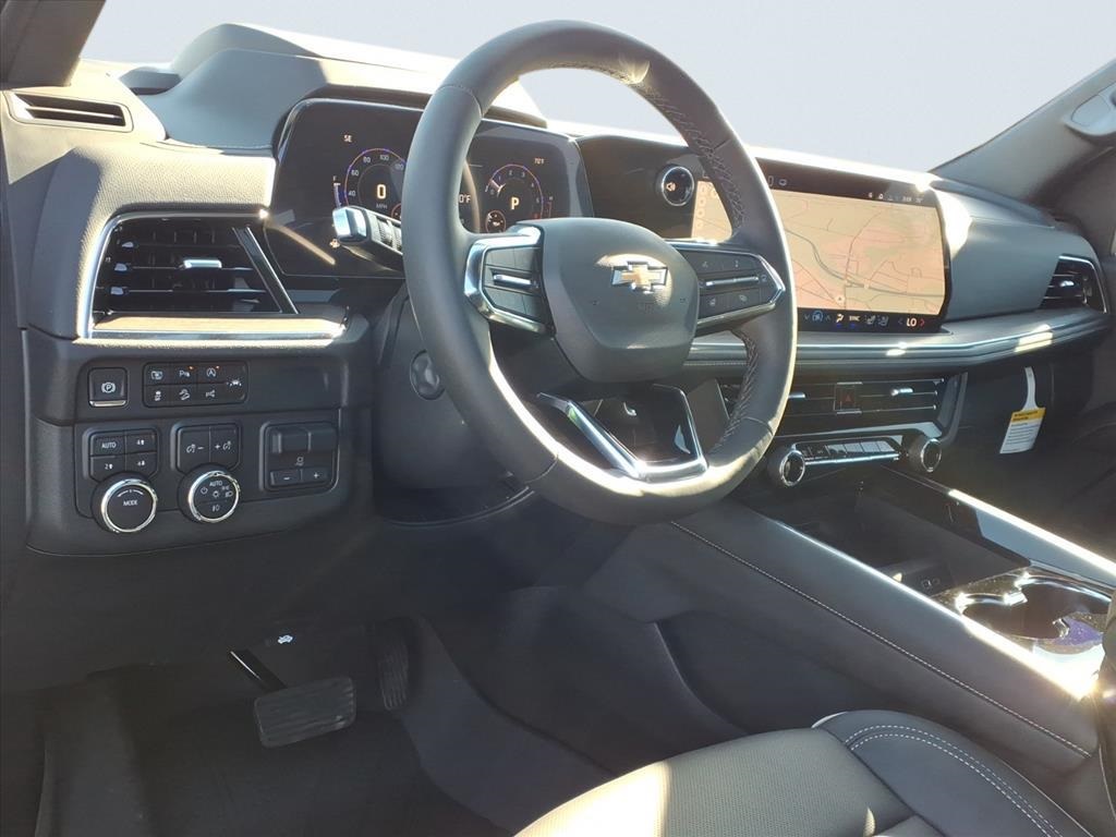 2025 Chevrolet Suburban Premier Image 14 of 30