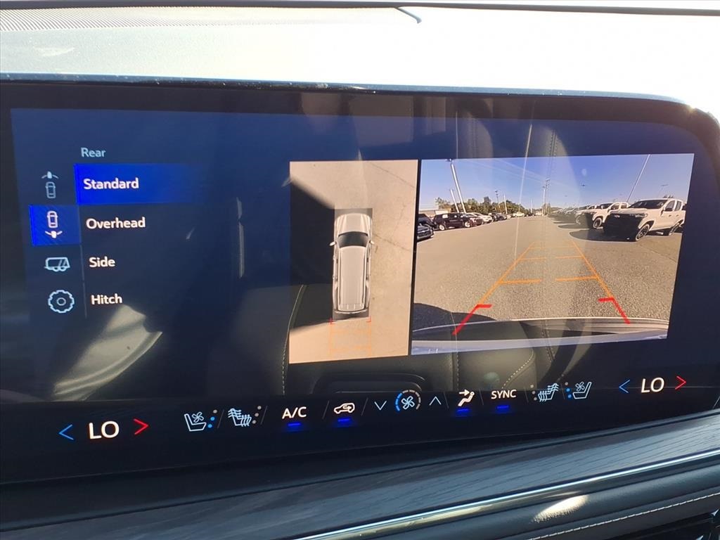 2025 Chevrolet Suburban Premier Image 16 of 30