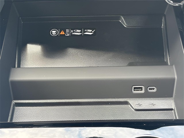 2025 Chevrolet Suburban RST Image 28 of 35