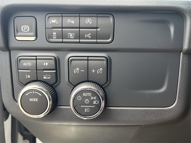 2025 Chevrolet Suburban RST Image 33 of 35