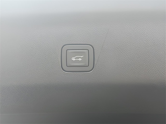 2025 Chevrolet Suburban RST Image 25 of 35