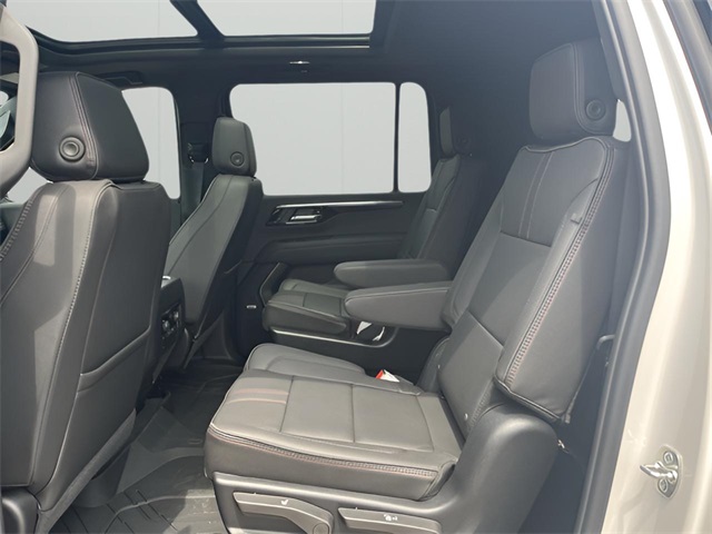 2025 Chevrolet Suburban RST Image 14 of 35