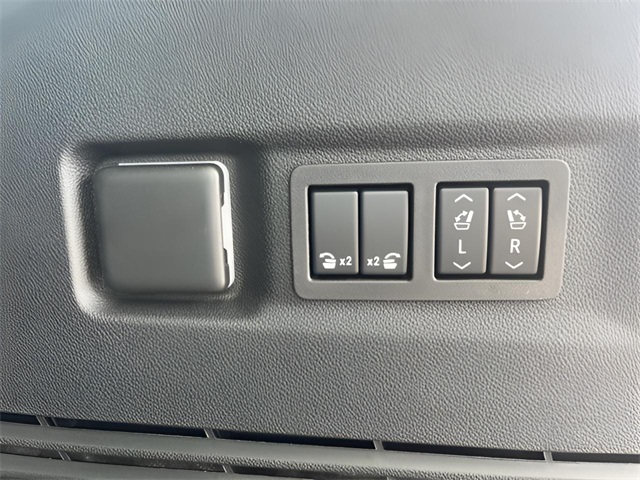 2025 Chevrolet Suburban RST Image 23 of 35