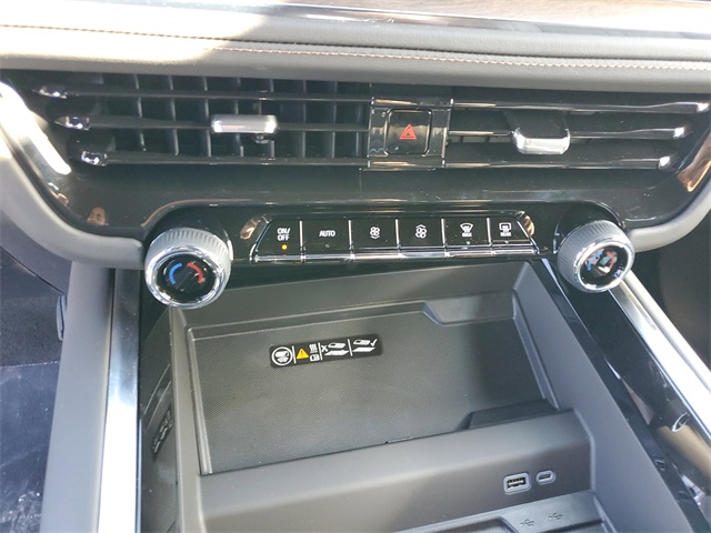 Vehicle image 20 of 22