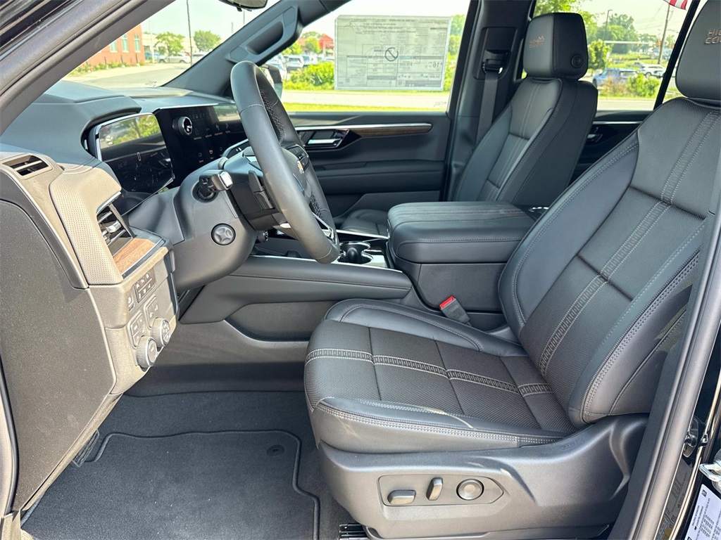 Vehicle image 14 of 19