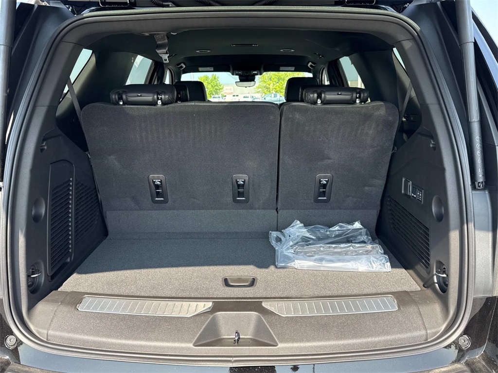 Vehicle image 17 of 19