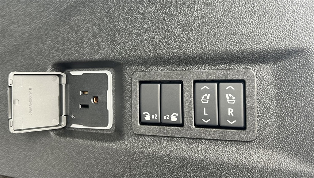 Vehicle image 22 of 38